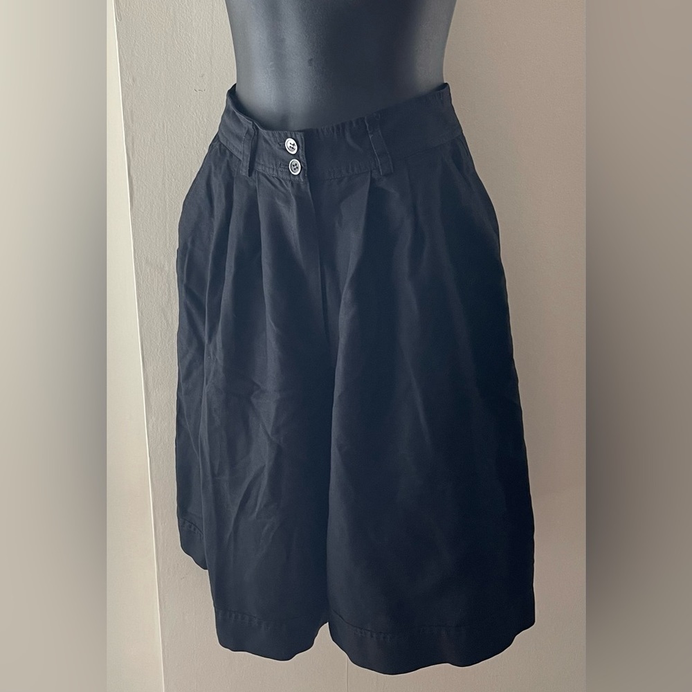 Vintage Madeleine Black Rayon Walking Shorts Size 8